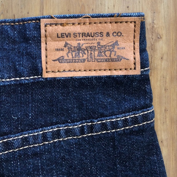 Dark Wash Levi’s Denim 5 Pocket Pencil Skirt Back Slit Size 12 - Picture 6 of 11